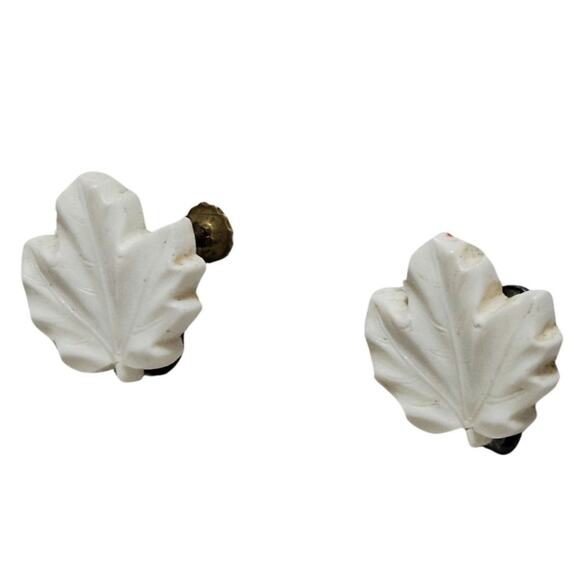 Vintage Cream Celluloid Plastic Leaf Clip On Earrings Twist Closure - Picture 1 of 4